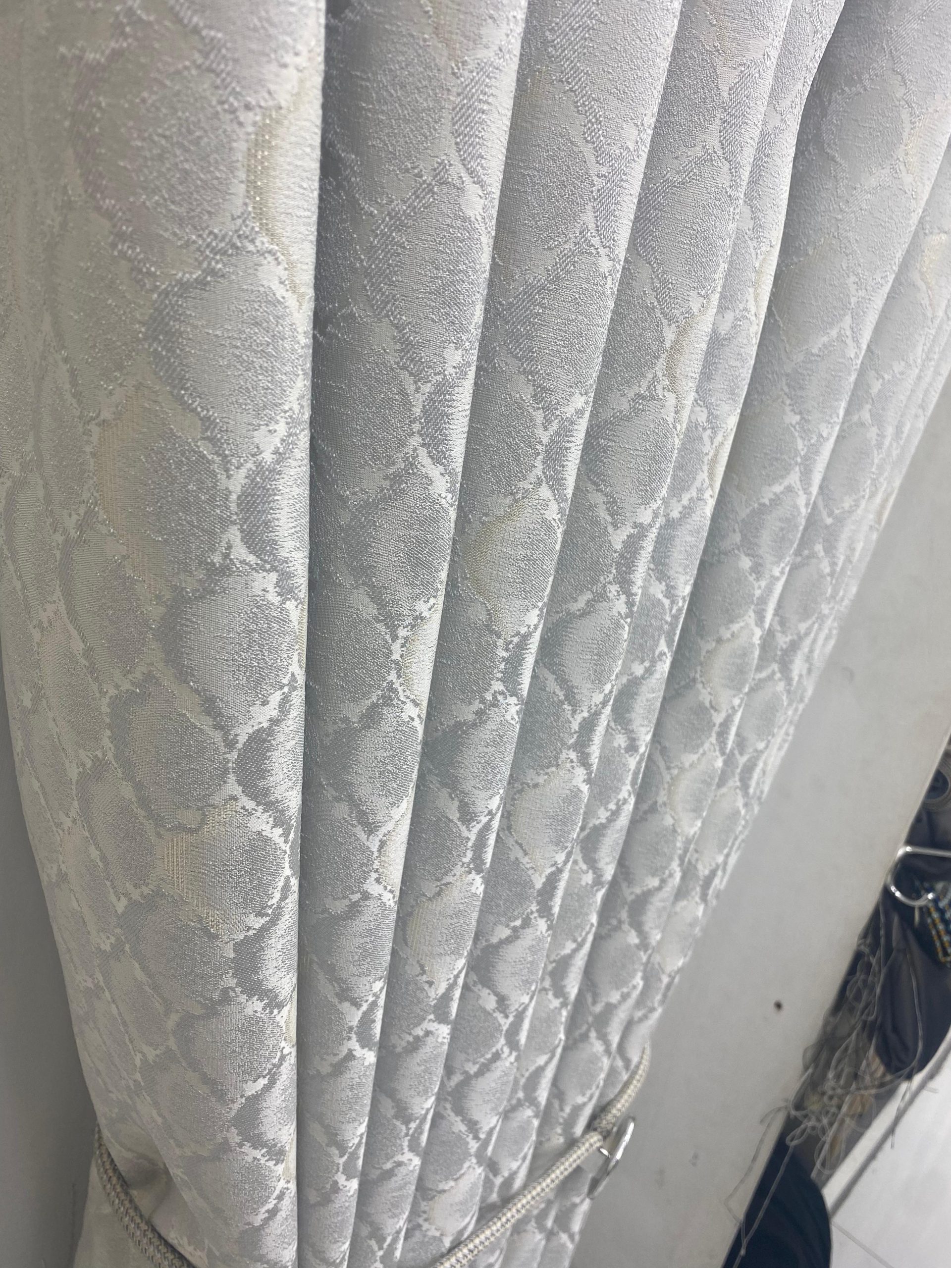 CURTAIN 49 – Lindani